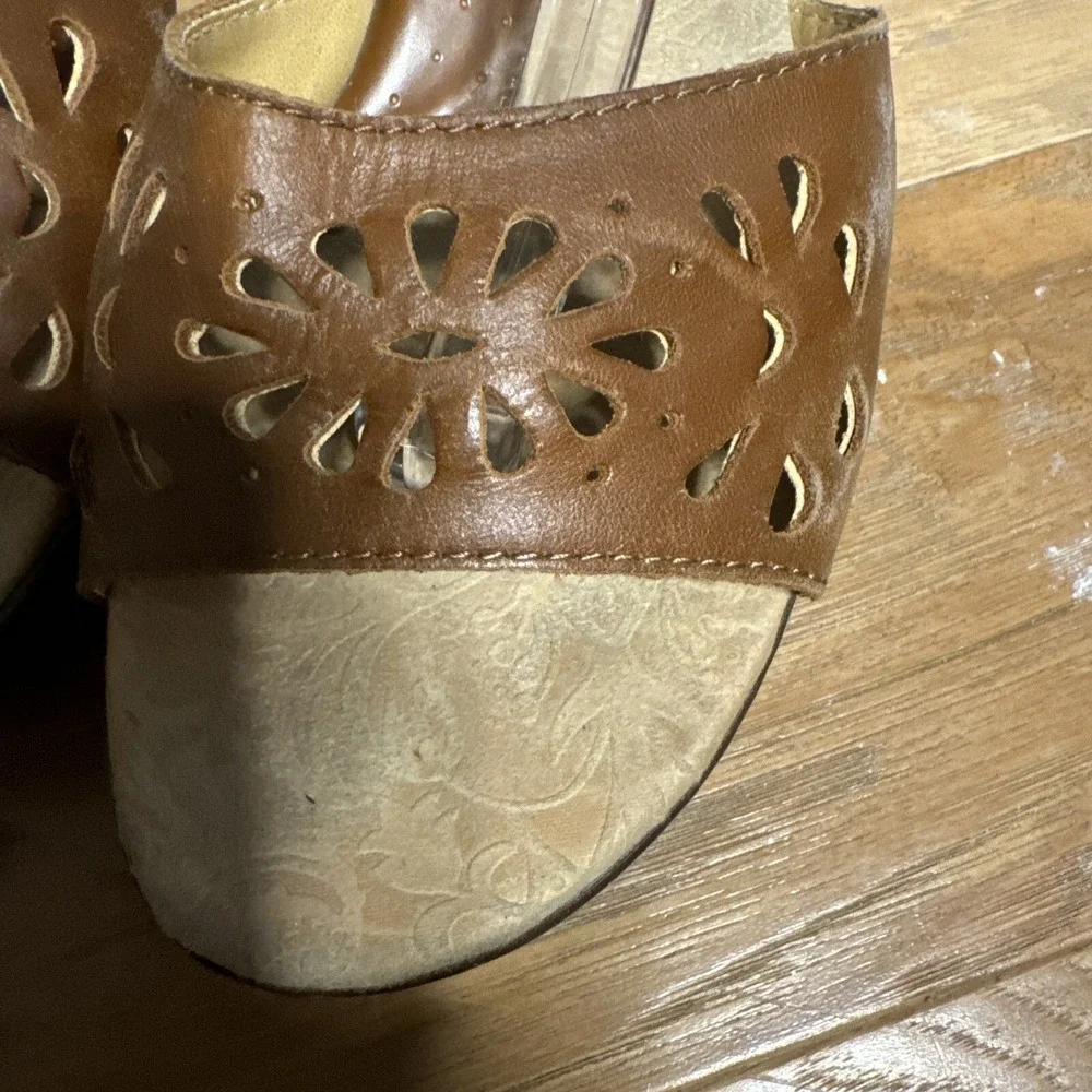 BOC Wedge Sandal Womens 9 Brown Leather Laser Cut Floral Slide Summer Shoes